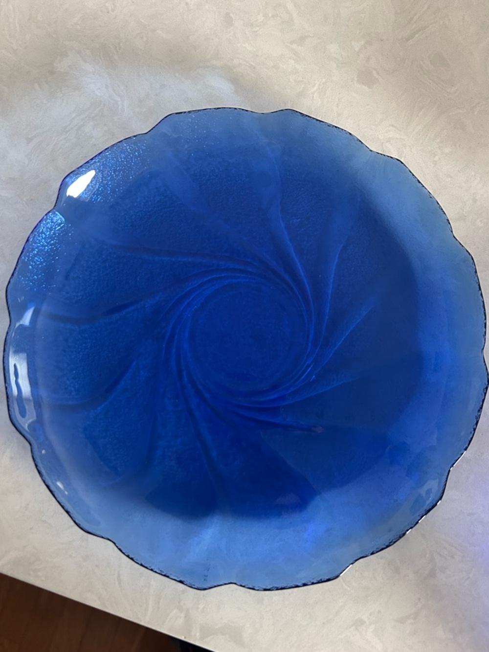 Arcoroc France Cobalt Blue Glass Scalloped Swirl Pattern Plate 7.25” Set of 4